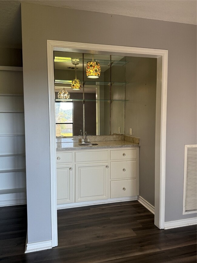 Building Photo - 16 Golf Vw Mnr