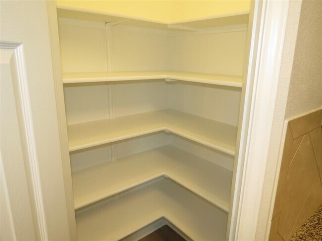 Building Photo - 375 Musgrav