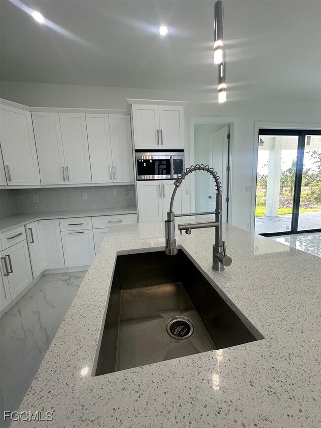 Building Photo - 1022 Candlelight Dr