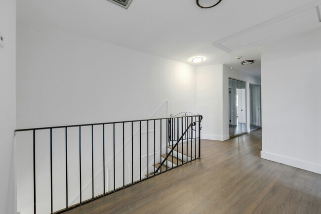 Building Photo - 2413 Hammett Ave