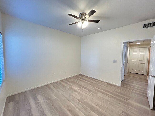Building Photo - Cozy 2 Bedroom 2 Bathroom Summerlin Condo!