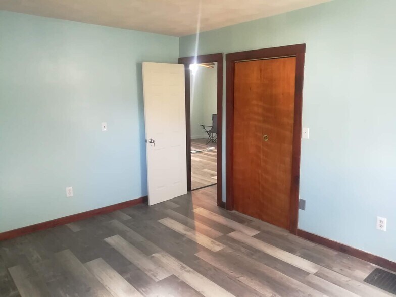 Building Photo - 25 Newcomb Pl