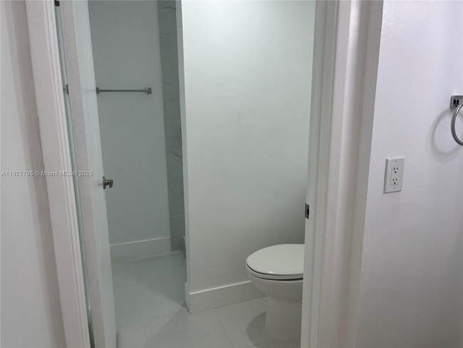 Building Photo - 9030 SW 125th Ave