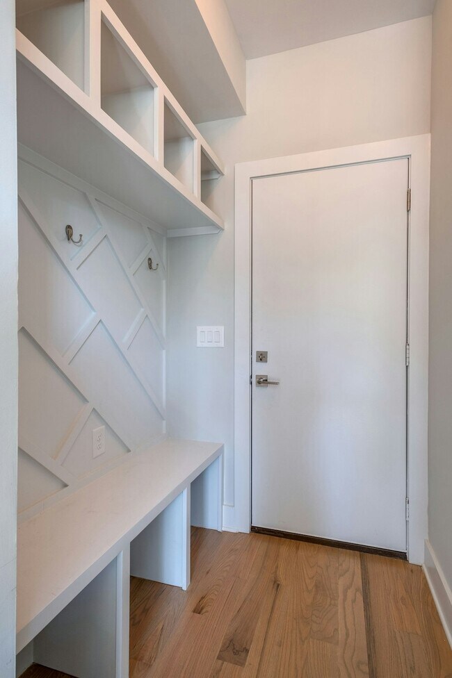 Building Photo - 102 Marshall Ct