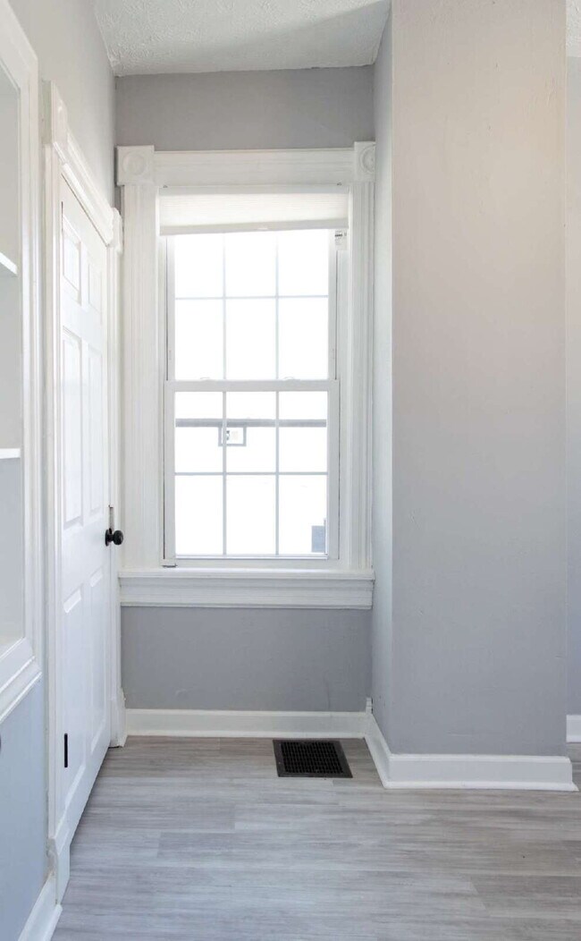 Building Photo - Student Housing Near the University of Dayton – Rent is $750 per bedroom (3 students), total leas...