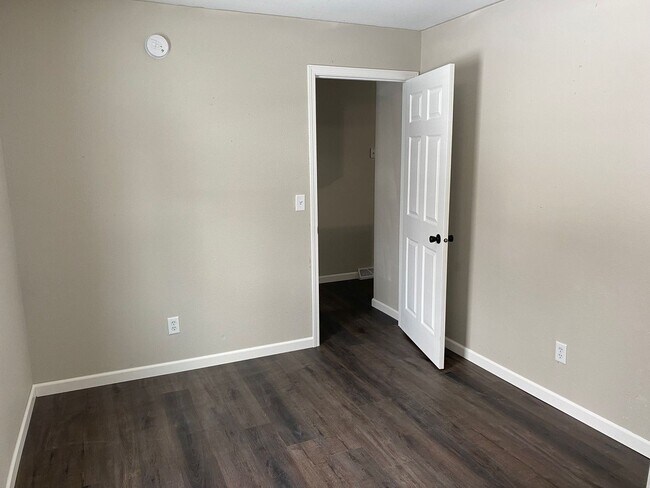 Building Photo - 500 Pier St