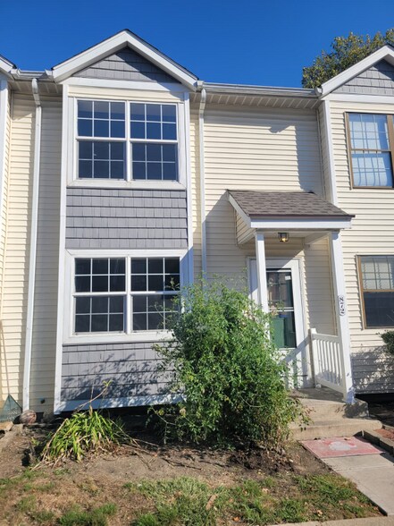 Primary Photo - 872 Upholland Ln