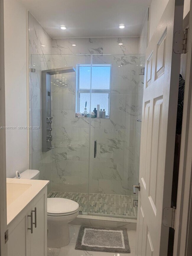 Building Photo - 522 SW 19th Wy