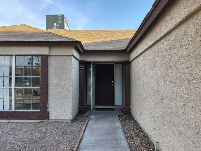 Building Photo - Open Hse  6-20-26.  12-1pm.  LARGE REMODELED 4BR 2BA HOUSE WITH GARAGE, GRANITE COUNTERS, BUILT-I...