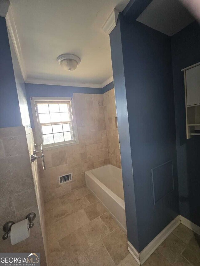 Building Photo - 707 Melrose Dr