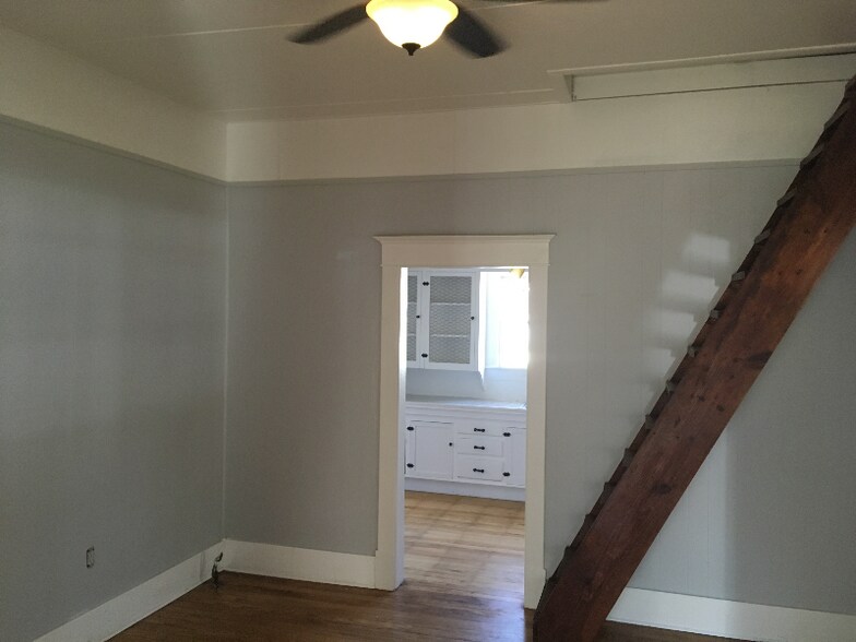 Building Photo - 216 E 2nd St