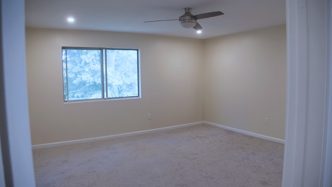 Building Photo - 140 Thompson St