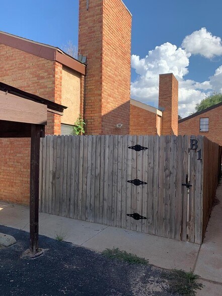 Building Photo - 2230 E 52nd St