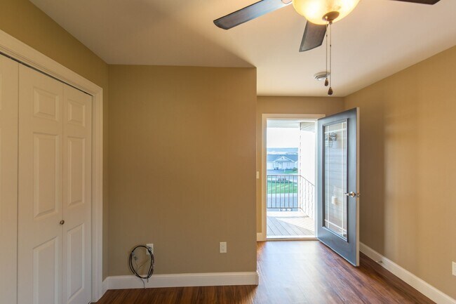 Building Photo - 3350 Crater Lake Ave