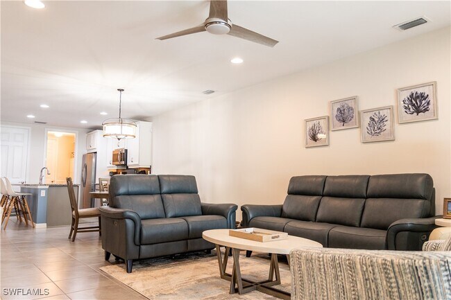 Building Photo - 14888 Edgewater Cir