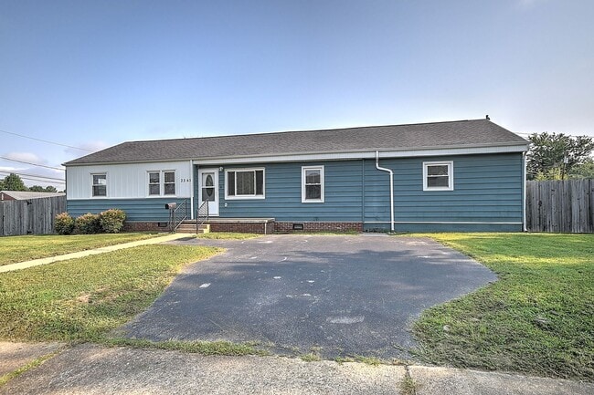 Building Photo - 2361 Hiwassee Dr