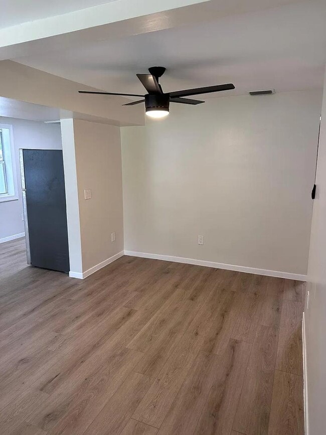 Building Photo - 3505 Iris St N