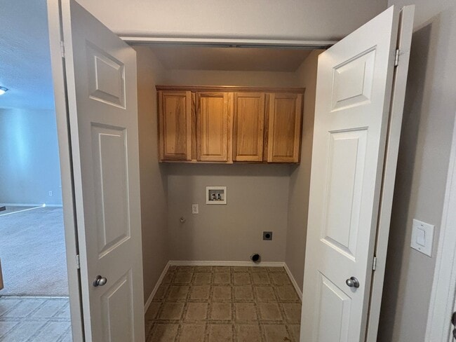 Building Photo - 3 Bedroom 2.5 Bath Two Story Duplex