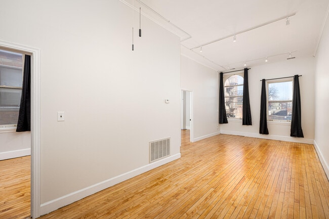 Building Photo - 117 Pearl St