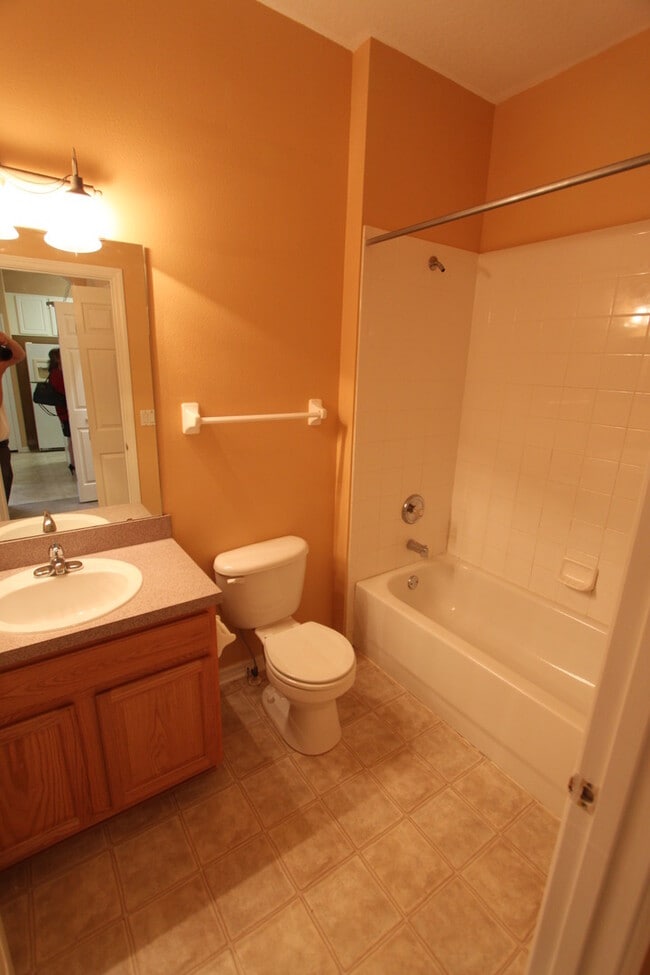 Building Photo - Available NOW! BEAUTIFUL  2 BD/2BA Home in...