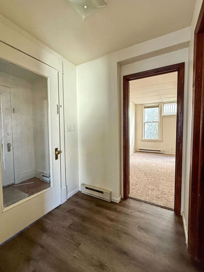 Building Photo - Darin Johnson Triplex