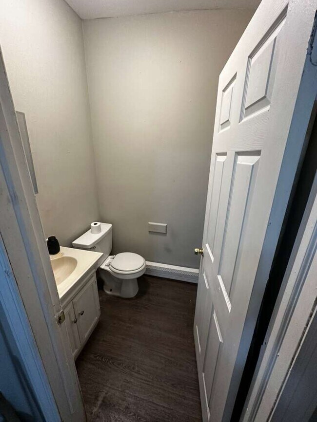 Building Photo - 626 Oak St