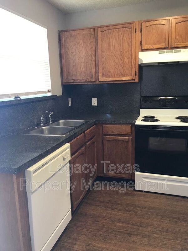 Building Photo - 1409 Courtney Pl