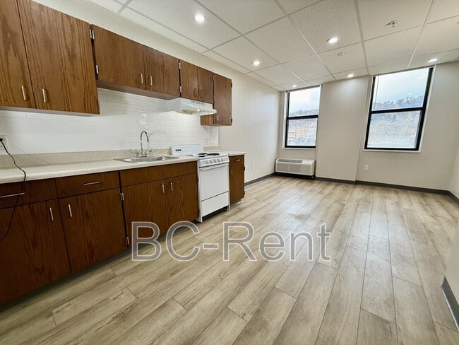 Building Photo - 622 17th St