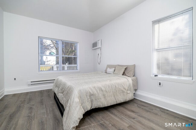 Building Photo - 905 Oronoke Rd