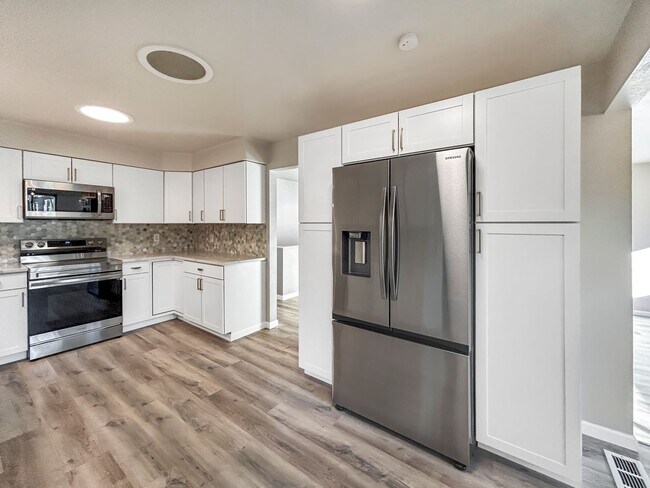 Building Photo - $0 DEPOSIT OPTION. 4 BED 3 BATH IN HAMPDEN HEIGHTS!