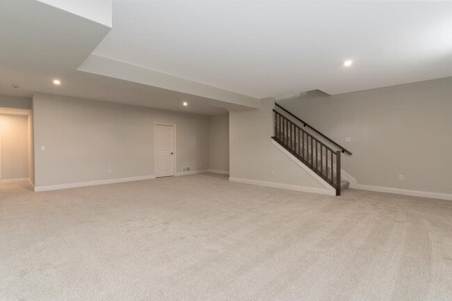 Building Photo - 5852 Stillwater Ln