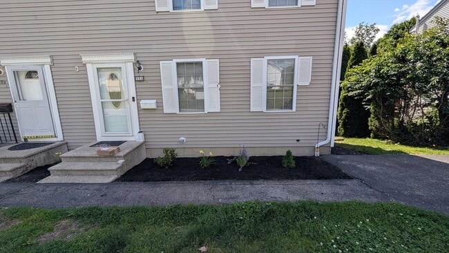Building Photo - 90 A Loxwood St