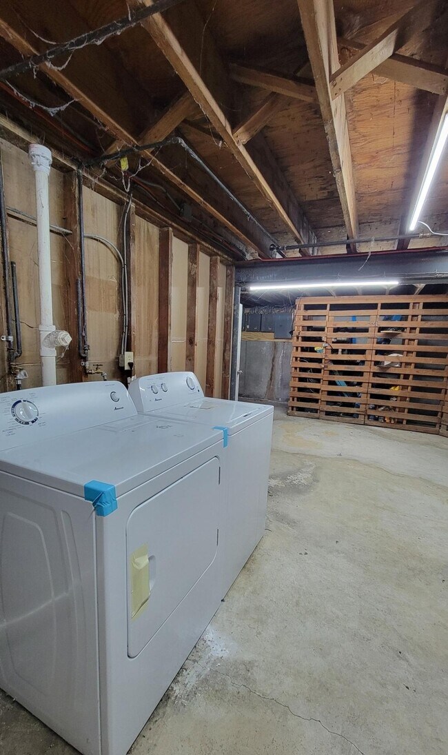 Laundry - 8721 Countryshire Ln
