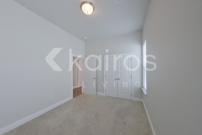 Building Photo - 4816 W Dacha Ln