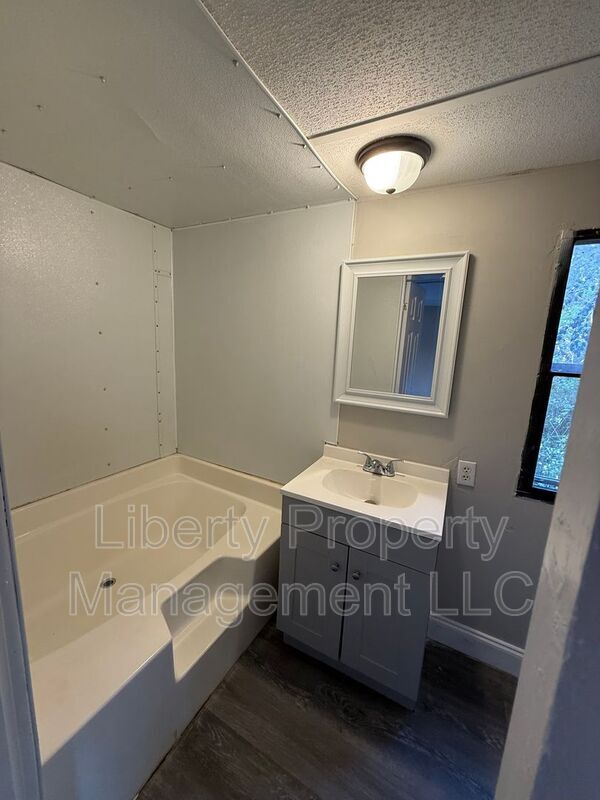 Building Photo - 121 New Hope Cir