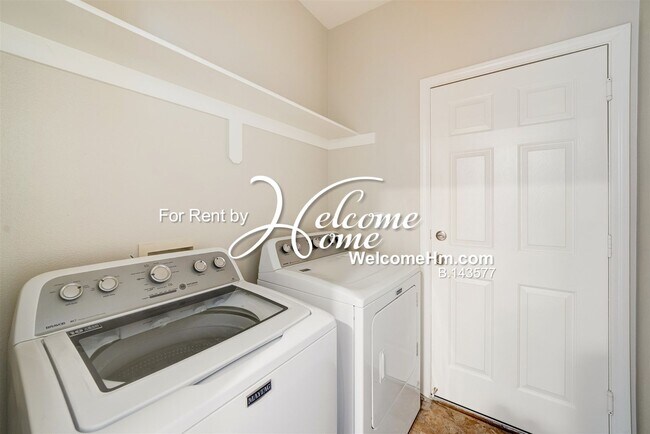 Building Photo - Beautiful Single Story Home In Double Diam...
