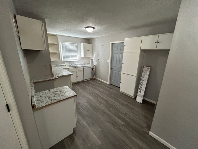 Building Photo - 3 bed/ 1 Bath