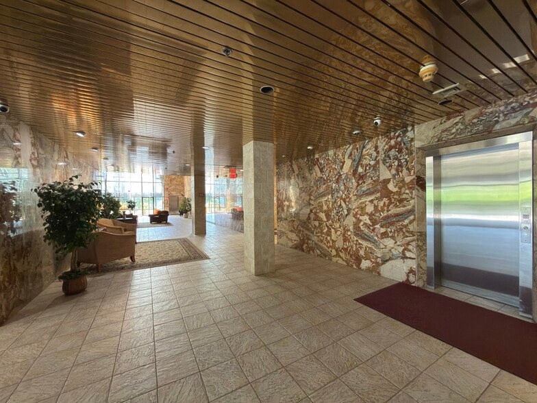 Building Photo - 2500 Mystic Valley Pky