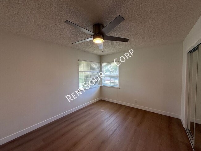 Building Photo - 1149 W Ave H-11