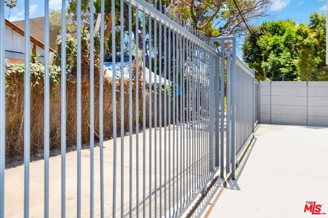 Building Photo - 1444 Cochran Ave