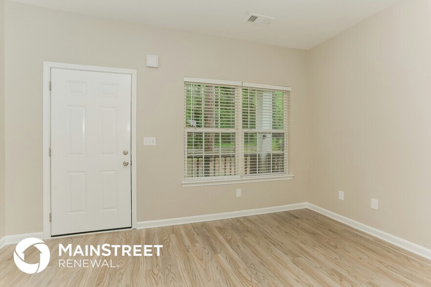 Building Photo - 2019 Reynolds Dr SW