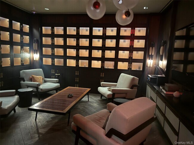 Building Photo - 252 South St