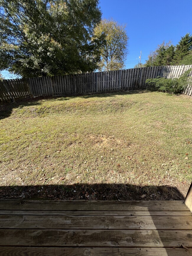 Building Photo - 607 Snow St