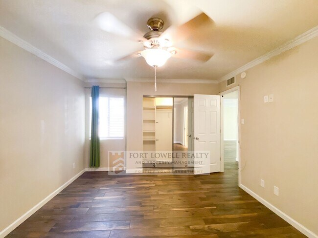 Building Photo - Super Charming 2 Bedroom 2 Bathroom Townhouse