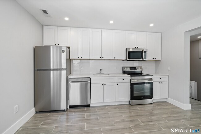 Building Photo - 173 Wellsville Ave