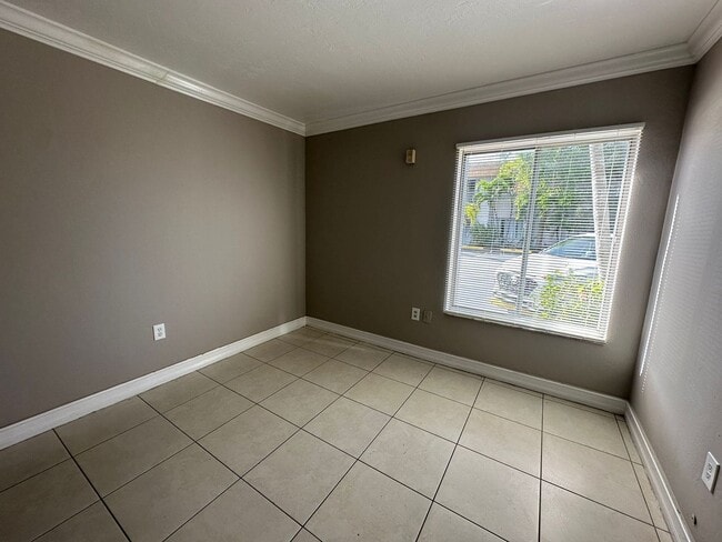 Building Photo - 1830 Maravilla Ave