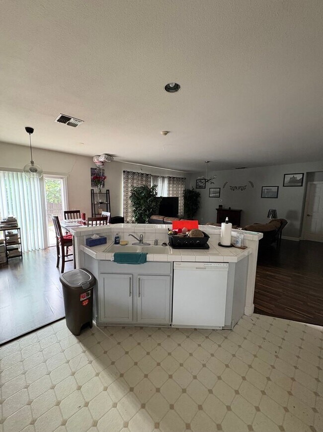 Building Photo - Upscale 1 Story Home in North Stockton