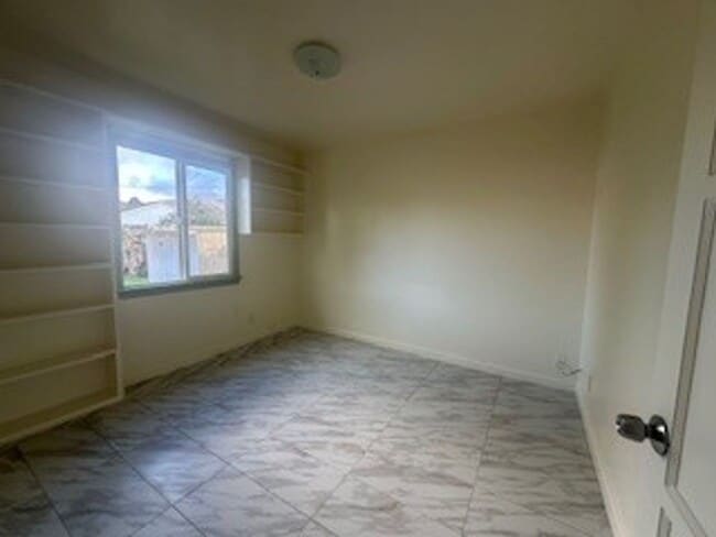 Building Photo - Three Bedroom Single Family Home