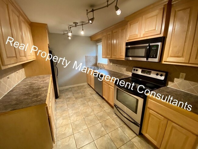 Building Photo - Westport Sept Move In Special!