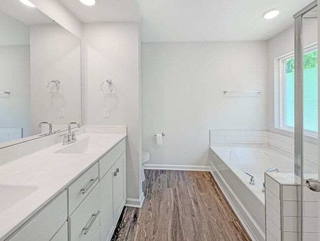 Building Photo - Spacious 3 Bed / 2.5 Bath Townhouse with Loft & 1-Car Garage